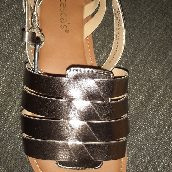 Sandles - Picture 4 of 5